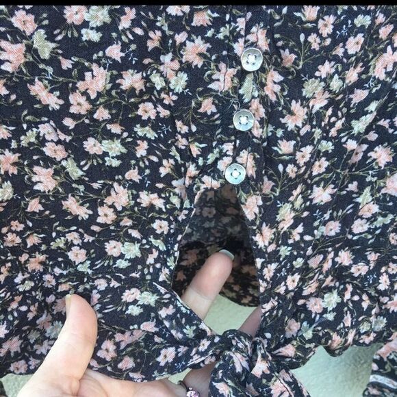 American Eagle Boho Floral Bell Sleeve Blouse Size Medium - Picture 6 of 7